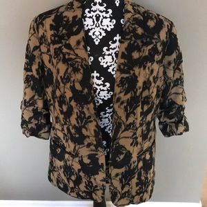 Fabulous tan and black three quarter length sleeved blazer. Size PL 14-16